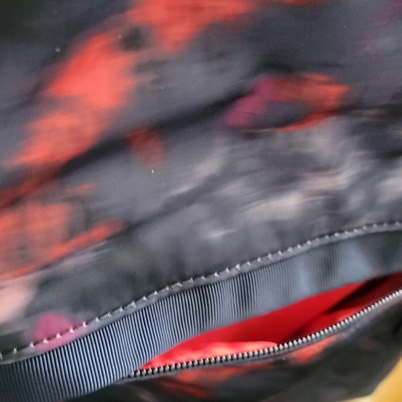 Lululemon multicolor om crossbody bag - Picture 8 of 8